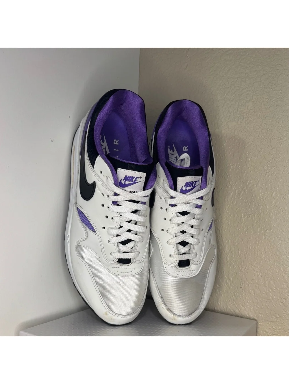 Nike Men’s White Black Purple Air Max Low-Top Sneakers